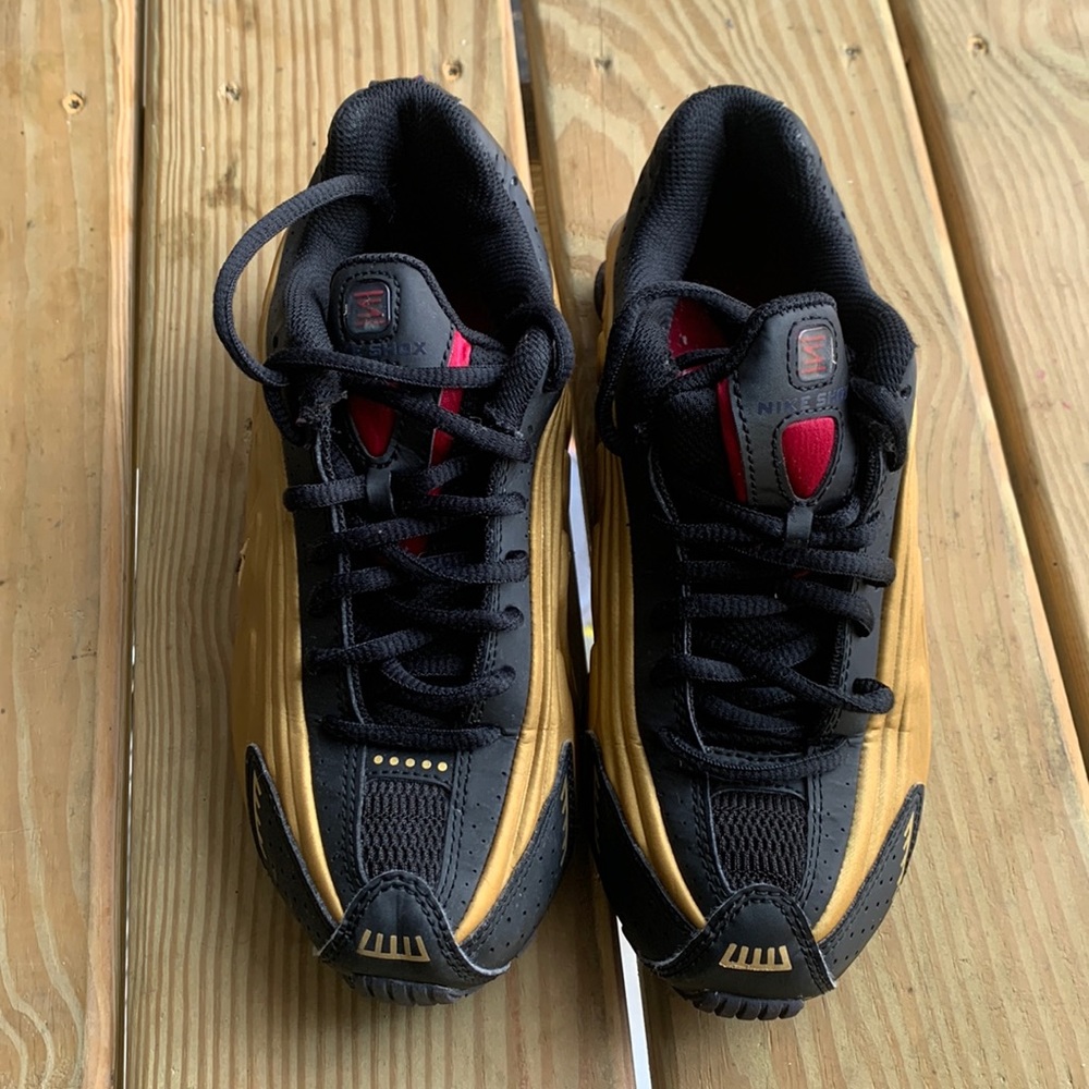 NIKE YOUTH SNEAKER (4Y)